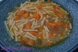 Minestra facile di carote, sedano e cipolle - Cardamomo & co