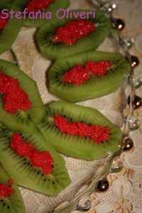 Antipasto natalizio di kiwi e caviale - Cardamomo & co