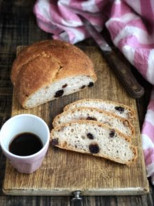 Pane integrale senza glutine con mirtilli e noci - Cardamomo & co