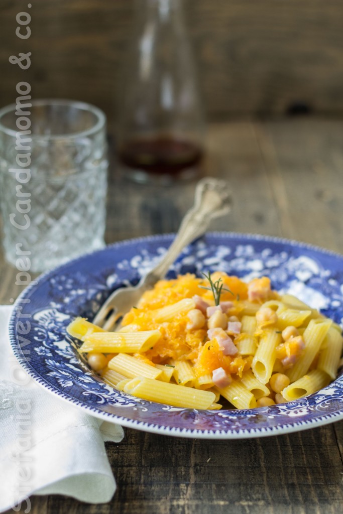 Pasta con zucca ceci e prosciutto - Cardamomo & co