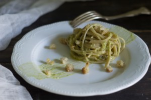 spaghetti gluten free con pesto di avocado