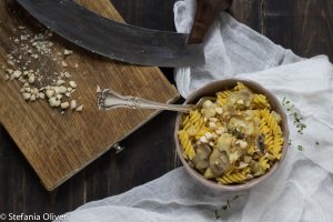 Pasta funghi cavolfiore e mandorle - Cardamomo & co