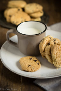 Biscotti con gocce di cioccolato senza glutine - Cardamomo & co