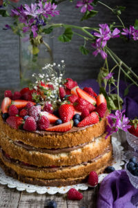 Torta per la Festa della Mamma: Chiffon cake con crema alla Nutella e frutta - Cardamomo & co