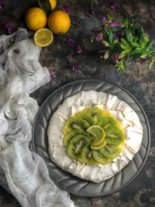 Pavlova crema di limone e kiwi - Cardamomo & co